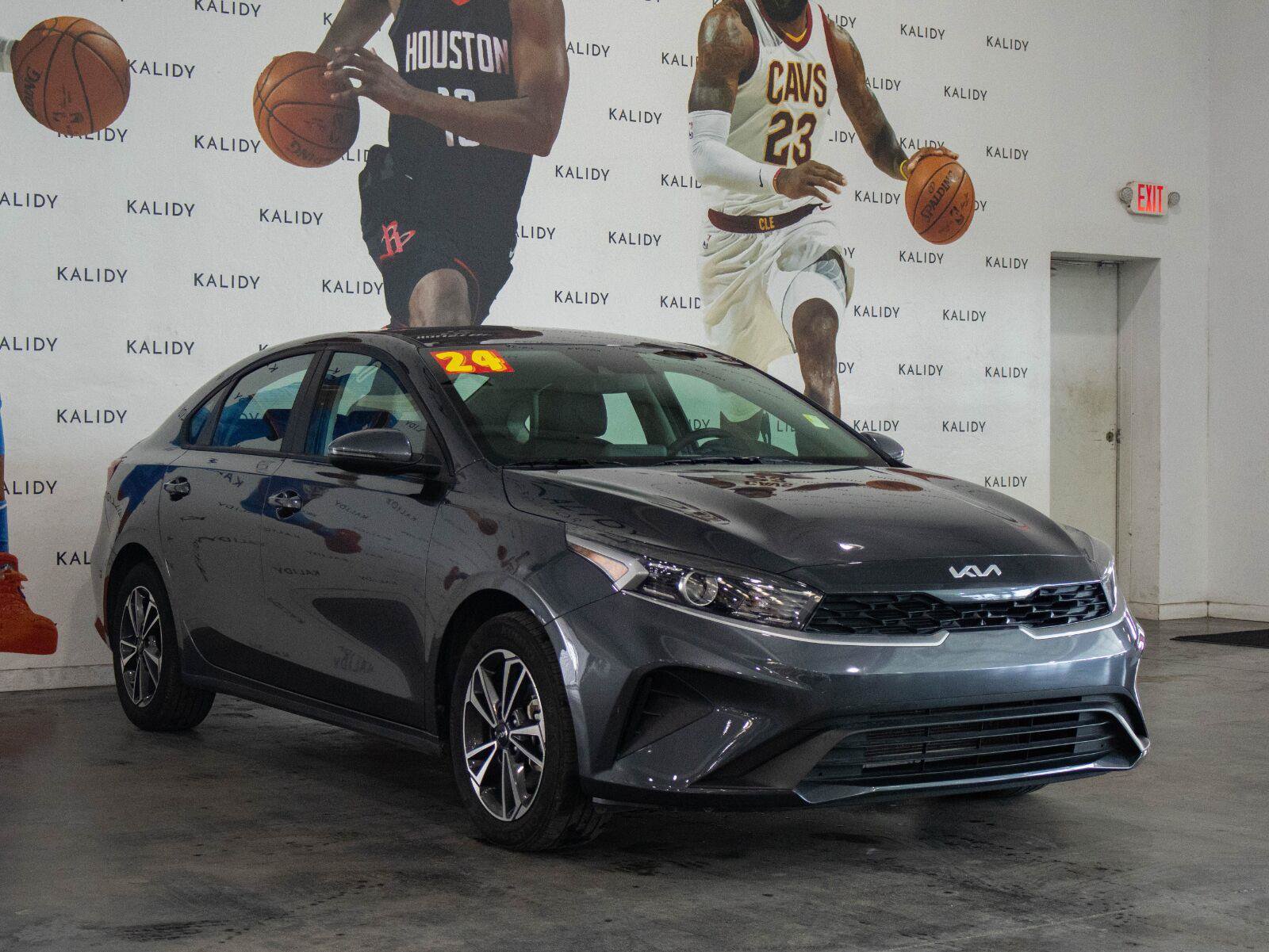 Used 2024 Kia Forte LXS w/ LXS Technology Package FWD image 18