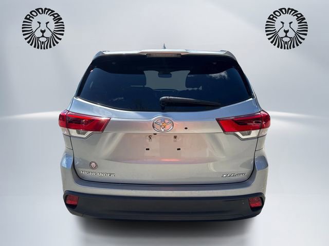 Used 2019 Toyota Highlander XLE AWD/4WD image 6