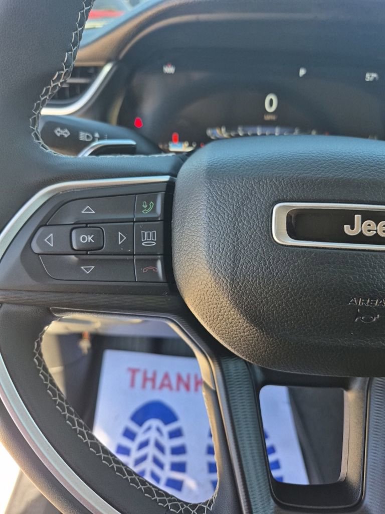 Used 2023 Jeep Grand Cherokee Laredo X image 34