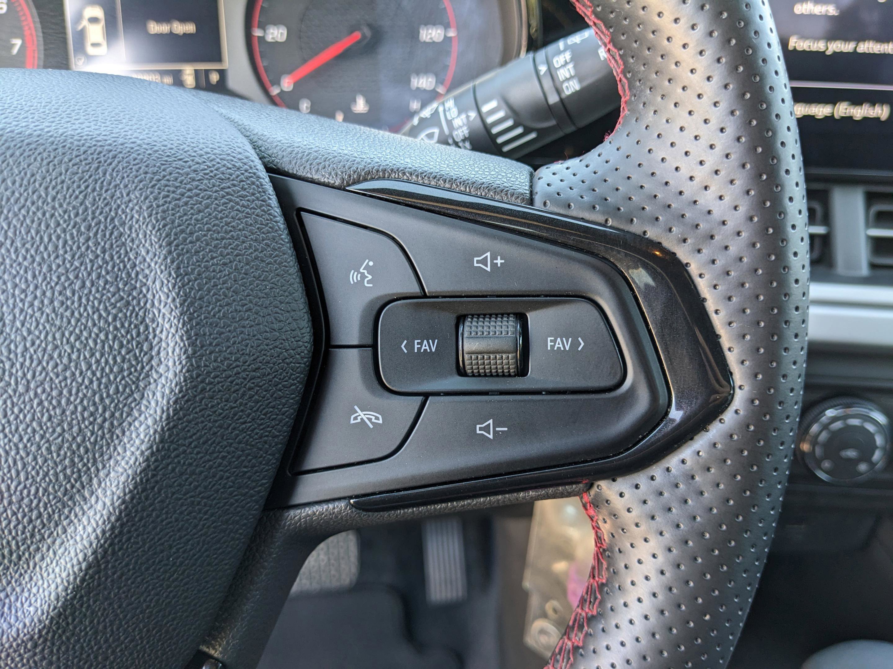 Used 2024 Chevrolet Trax RS image 29