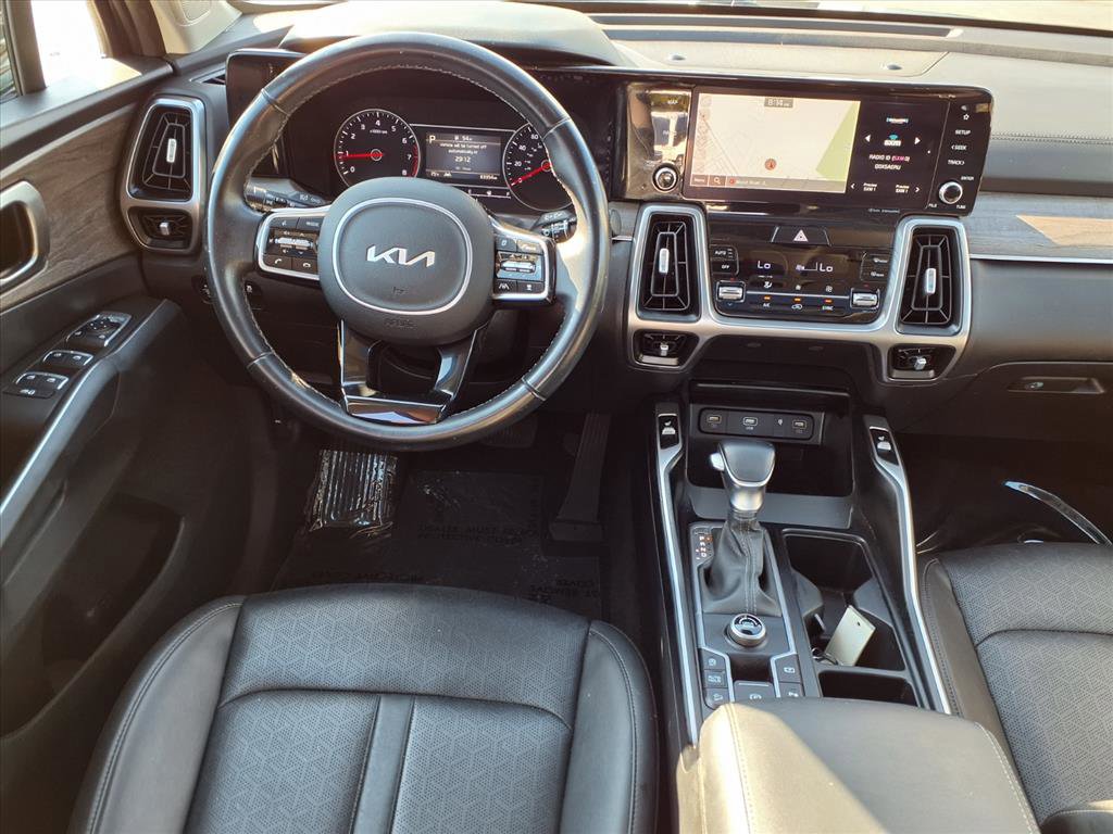 Used 2022 Kia Sorento EX w/ Panoramic Sunroof Package image 2