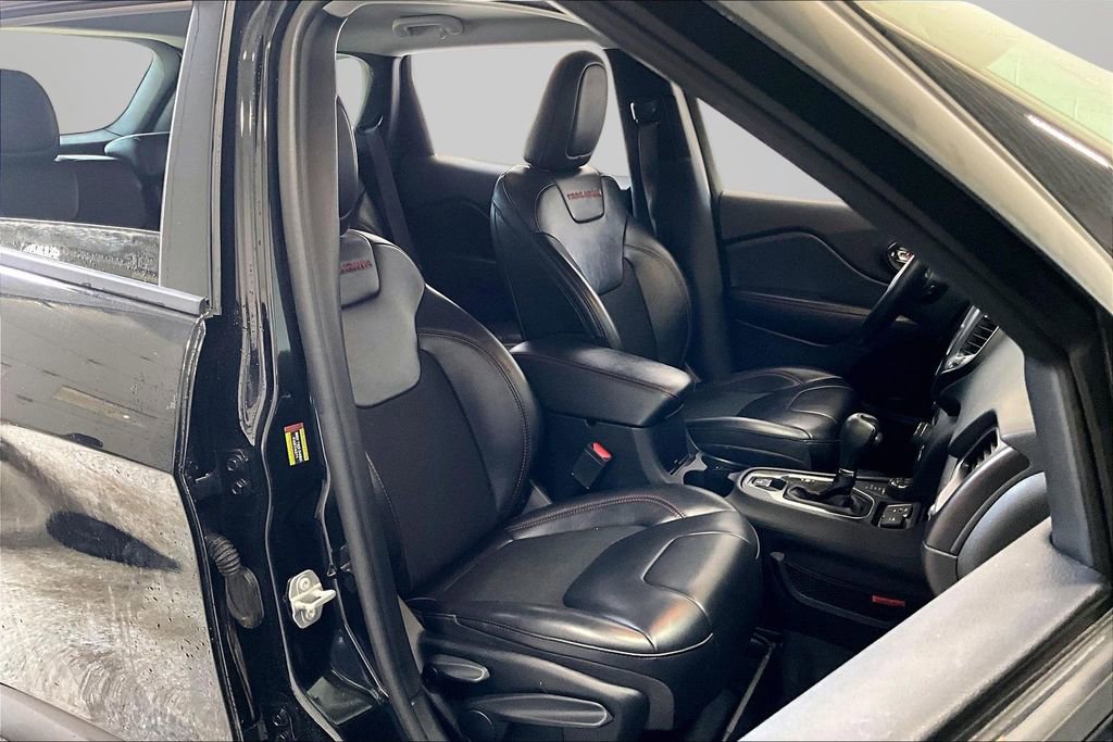 Used 2020 Jeep Cherokee Trailhawk w/ Comfort & Convenience Group image 28