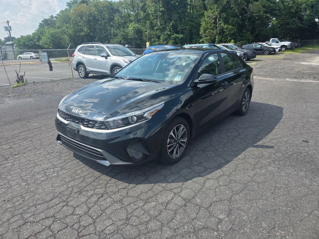 Used 2024 Kia Forte LXS w/ LXS Technology Package FWD image 3