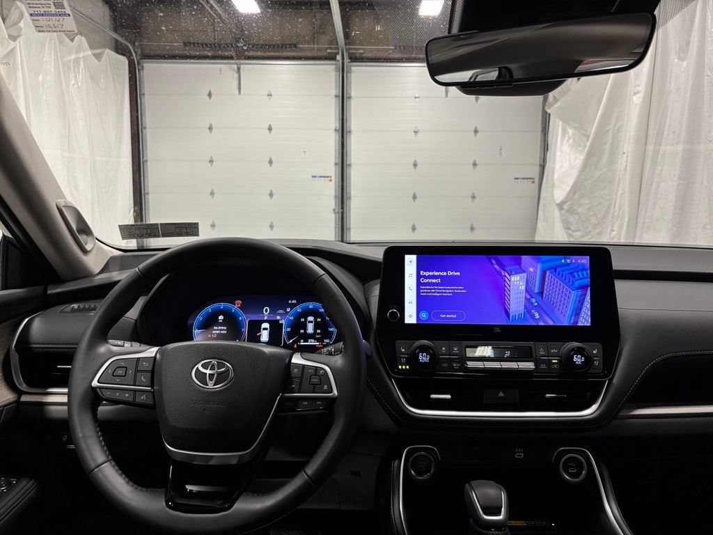 Used 2026 Toyota Grand Highlander AWD image 16