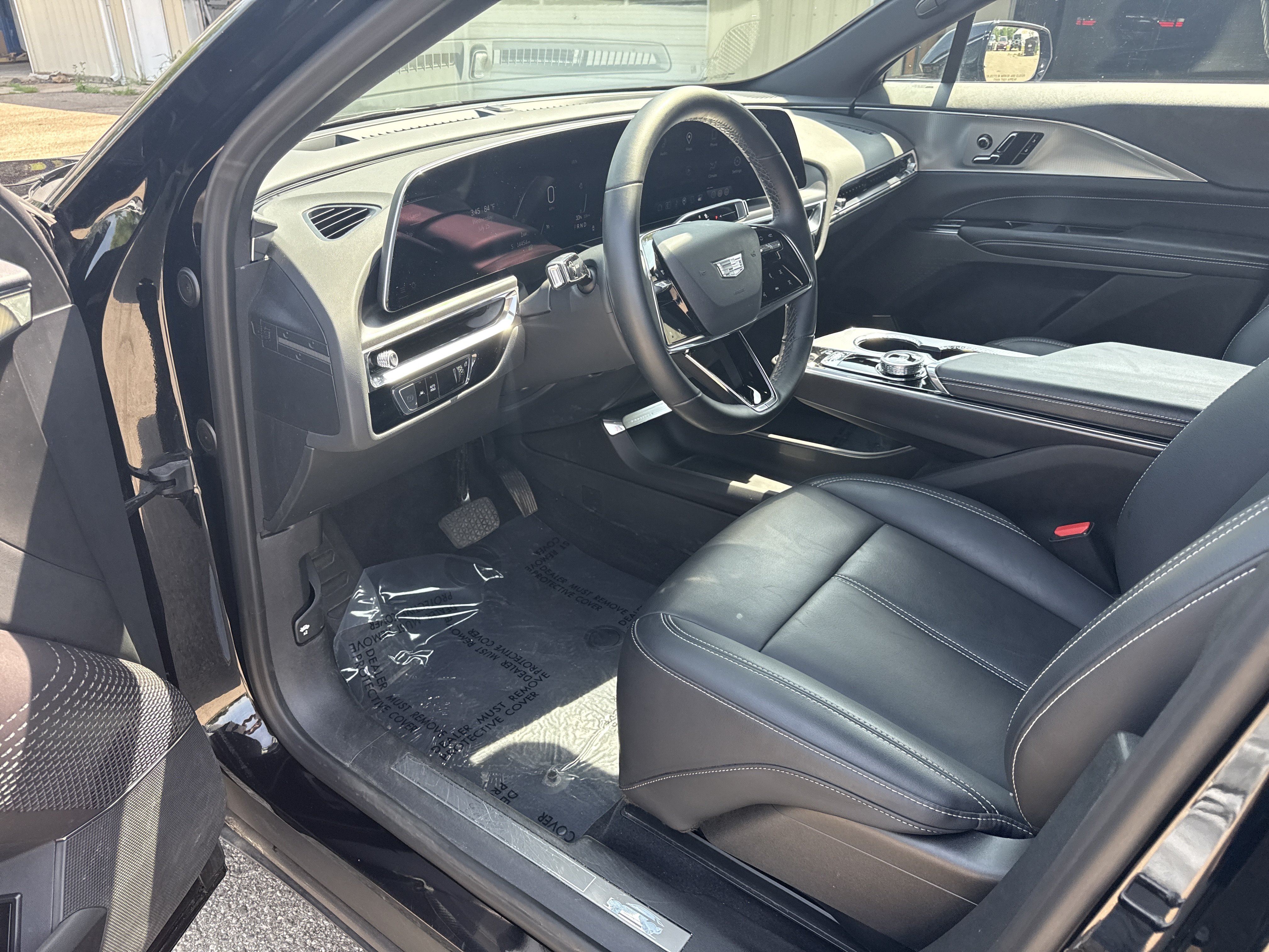 Used 2024 Cadillac Lyriq Tech RWD image 14