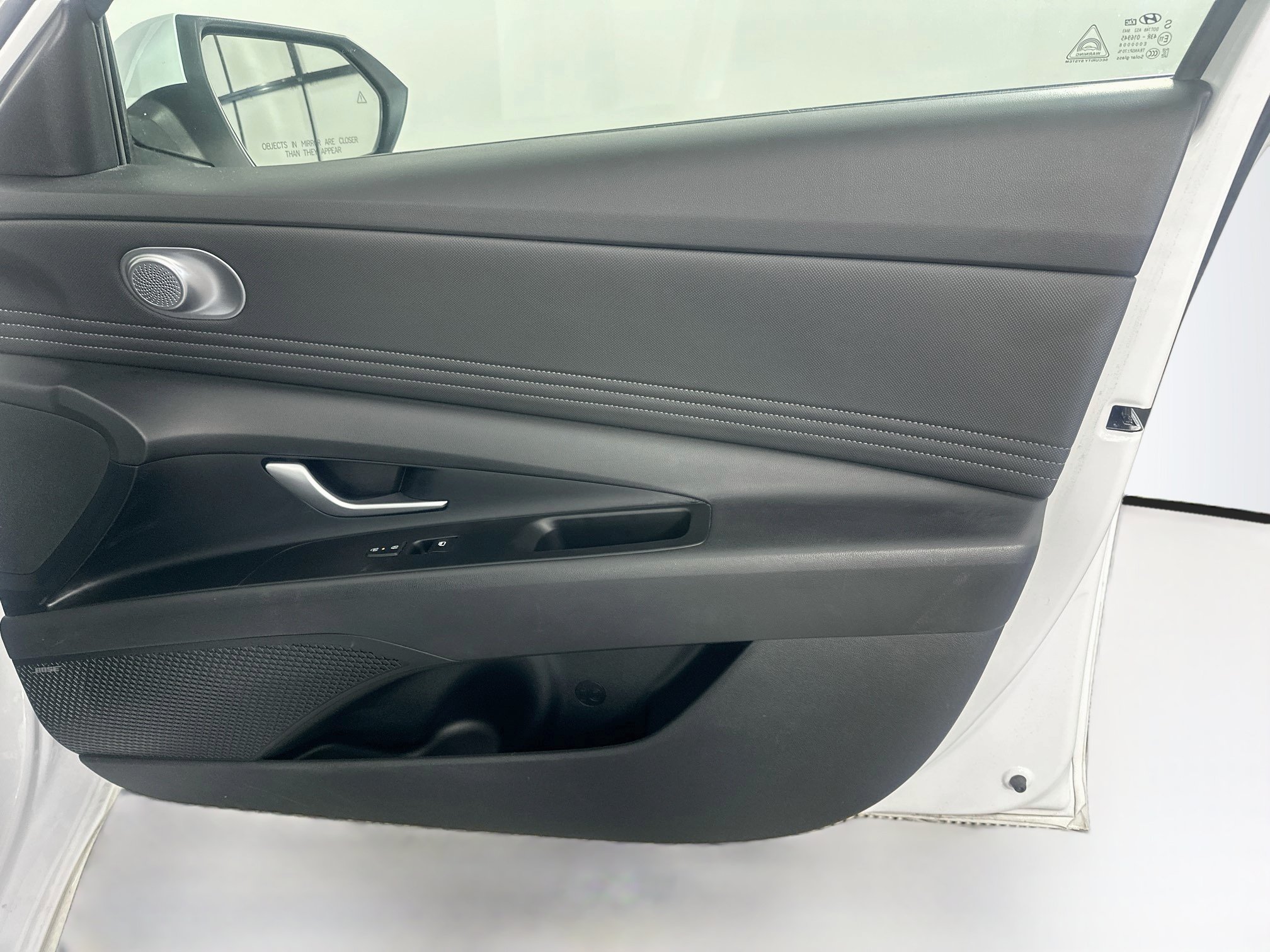 Used 2025 Hyundai Elantra Limited FWD image 32