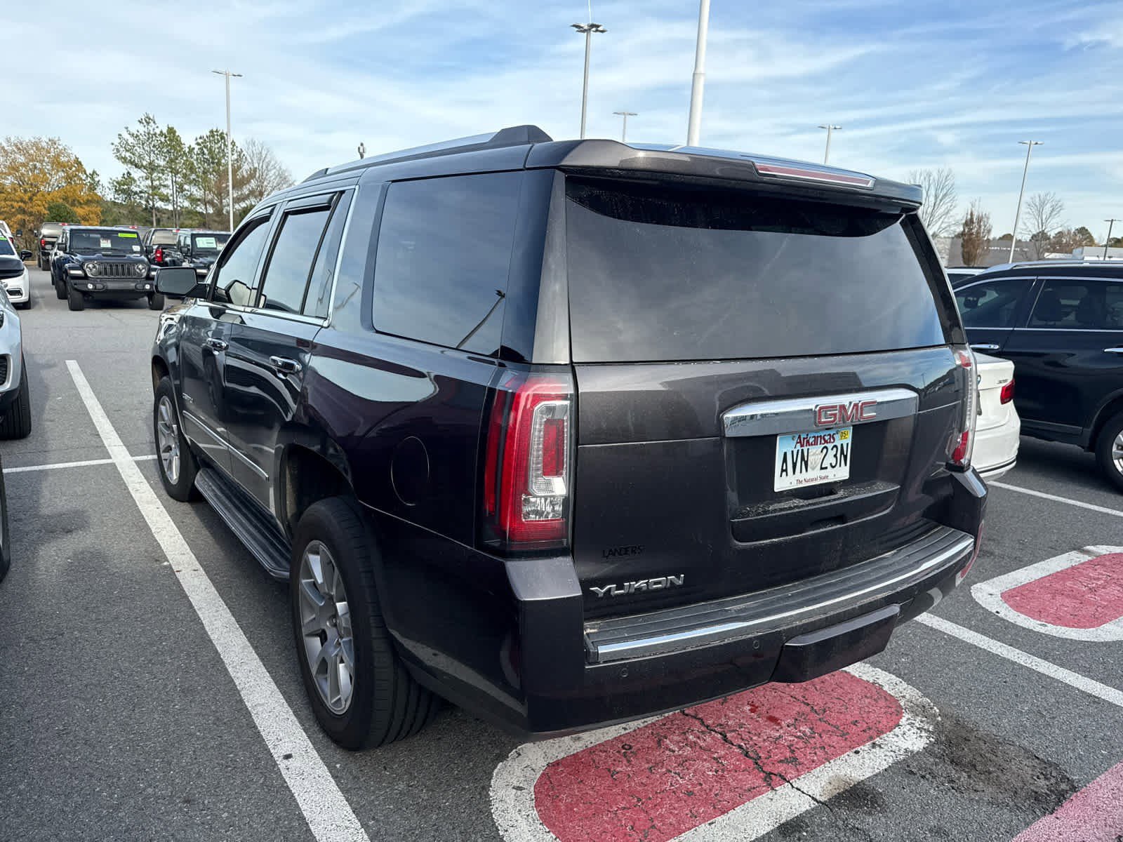 Used 2018 GMC Yukon Denali image 3