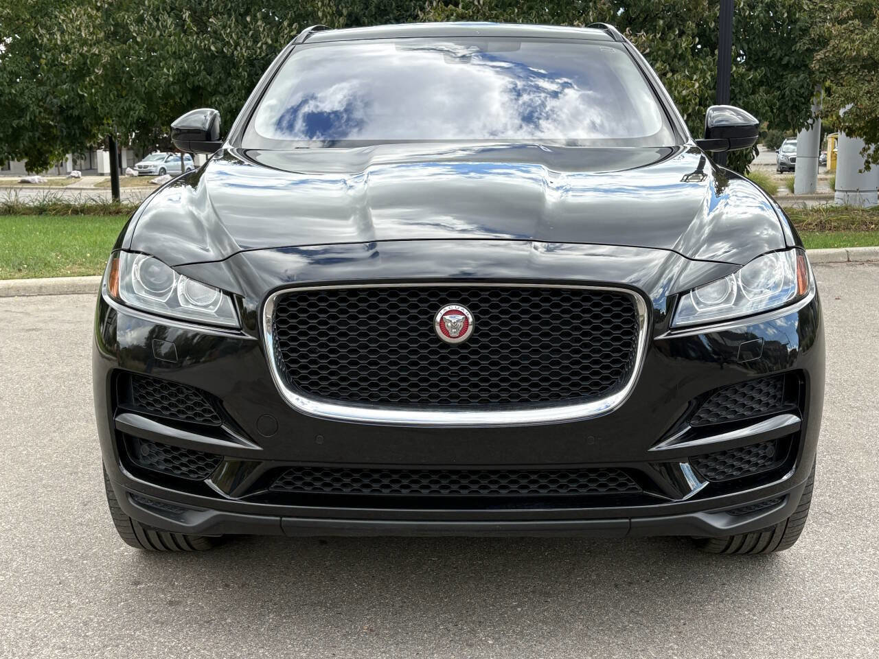 Used 2017 Jaguar F-PACE Premium image 4