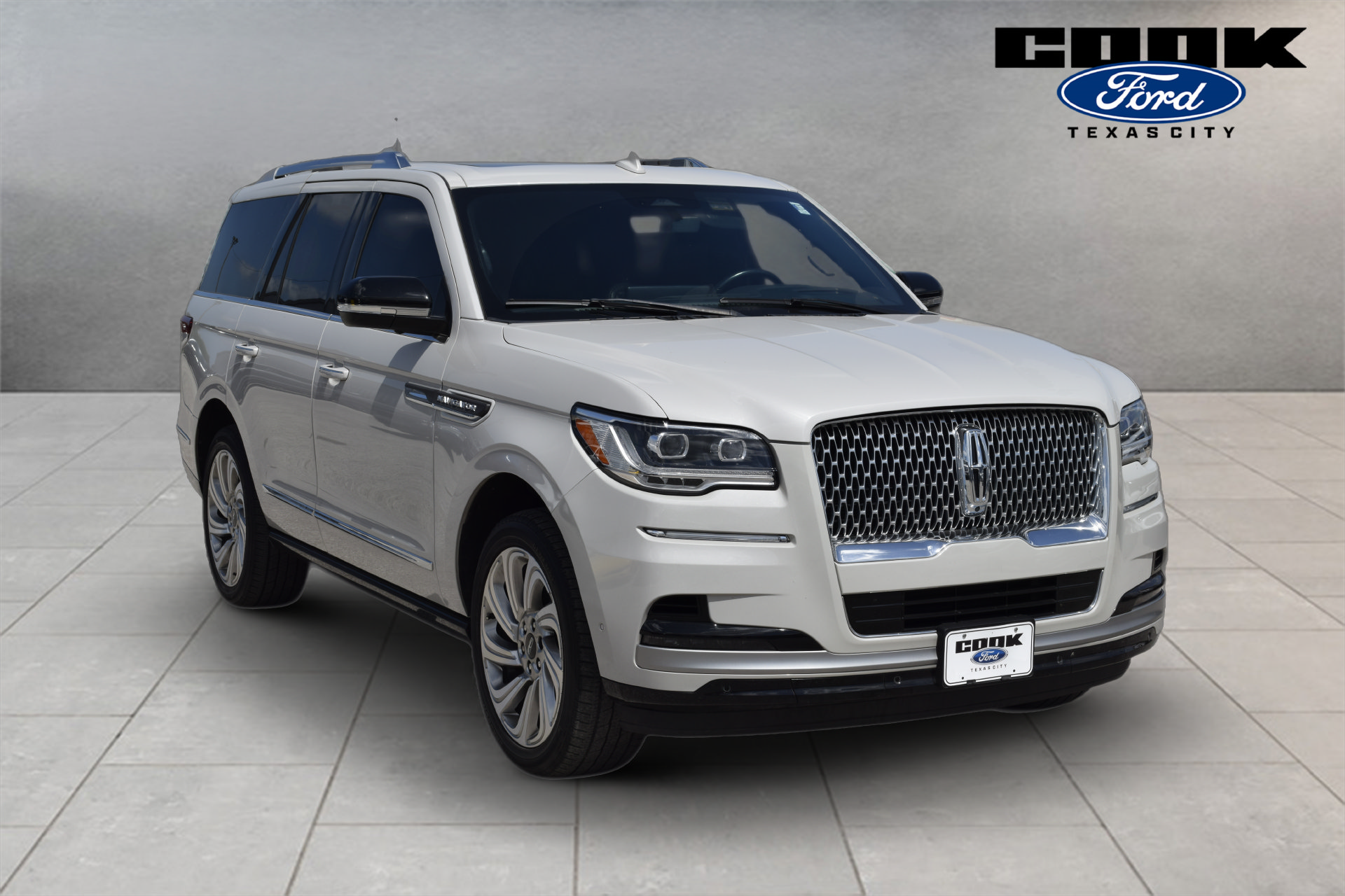 Used 2023 Lincoln Navigator Reserve RWD image 2