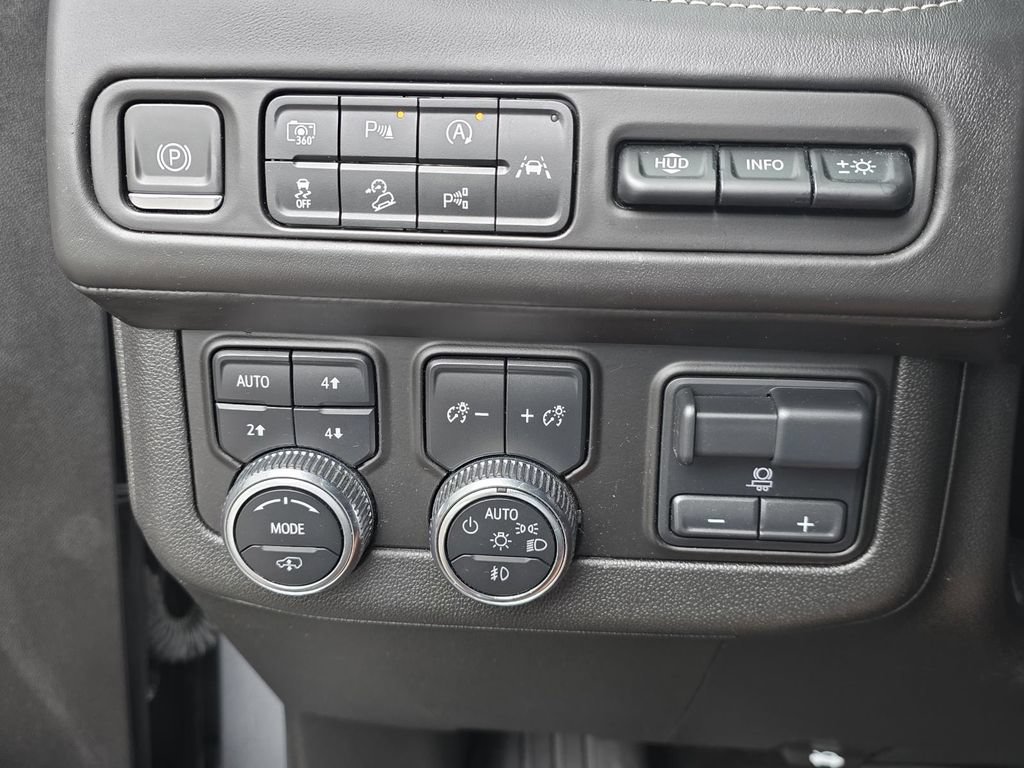 Used 2023 GMC Yukon Denali Ultimate AWD/4WD image 43