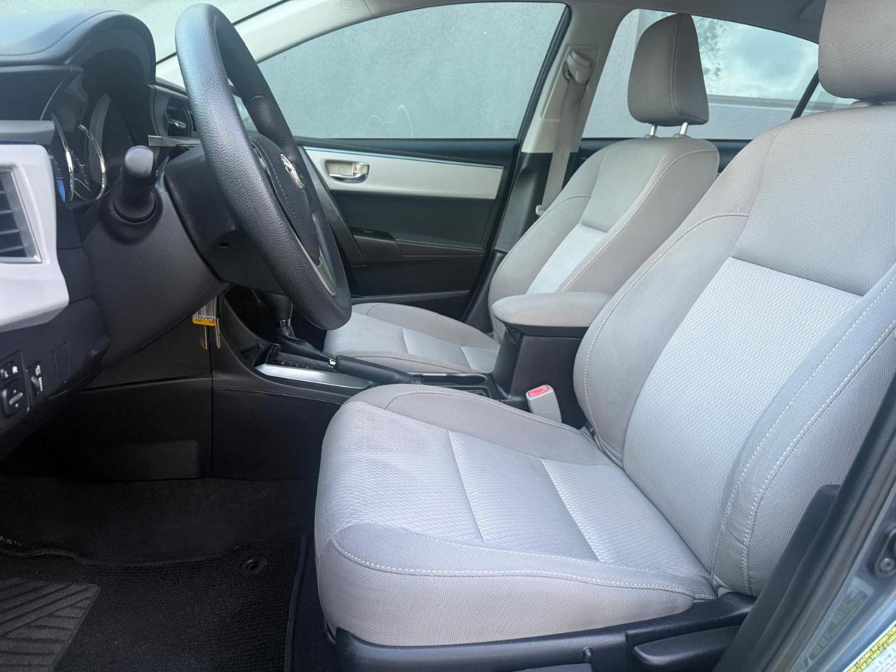 Used 2015 Toyota Corolla LE FWD image 17