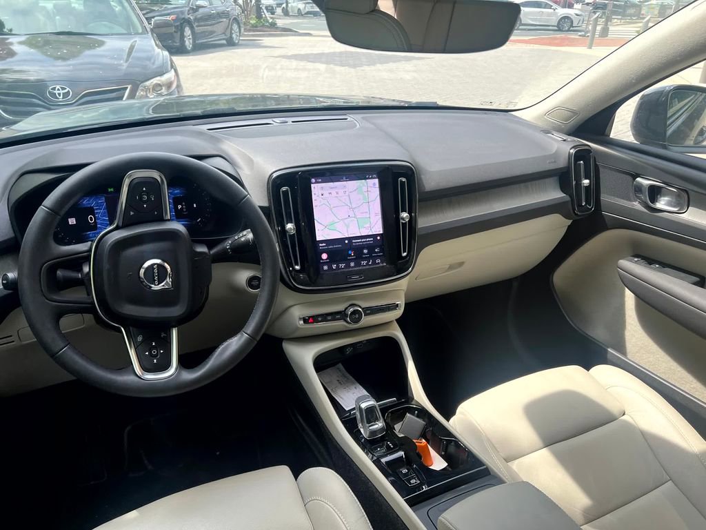 Used 2023 Volvo XC40 B5 Plus w/ Driver Assist Package image 8