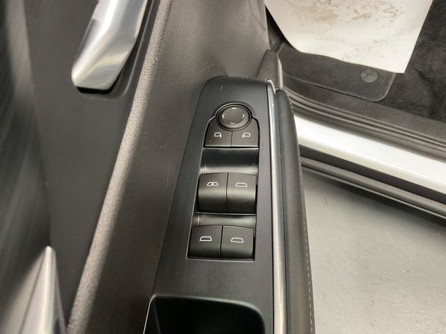 Used 2026 GMC Acadia Elevation w/ Elevation Premium Package FWD image 18