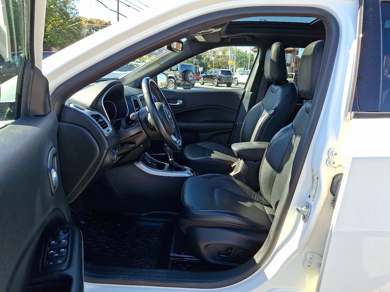 Used 2021 Jeep Compass Latitude w/ Sun and Sound Group image 15