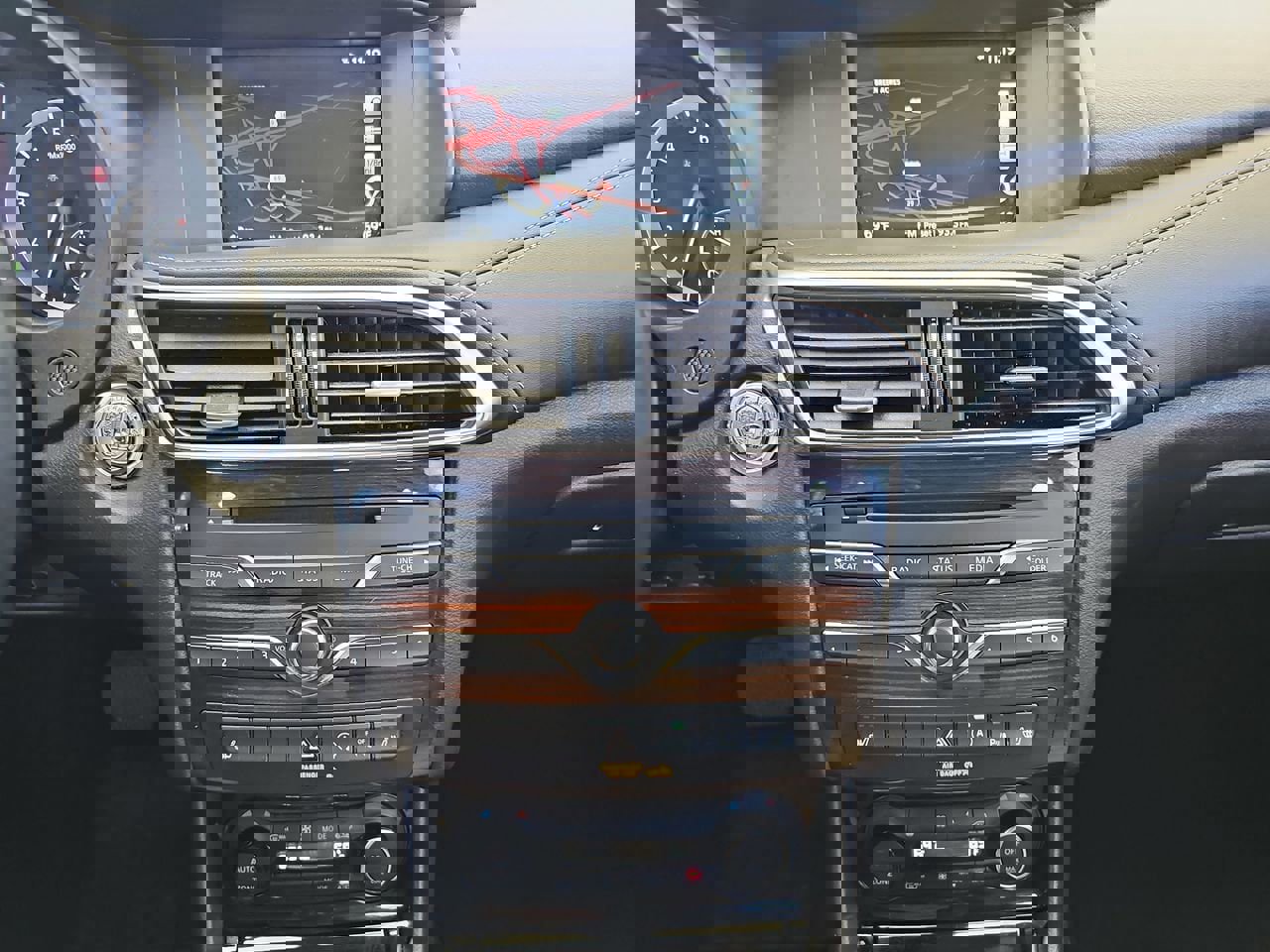 Used 2017 INFINITI QX30 Premium w/ Navigation Package image 25