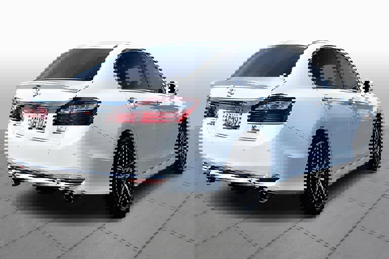 Used 2017 Honda Accord Touring image 12