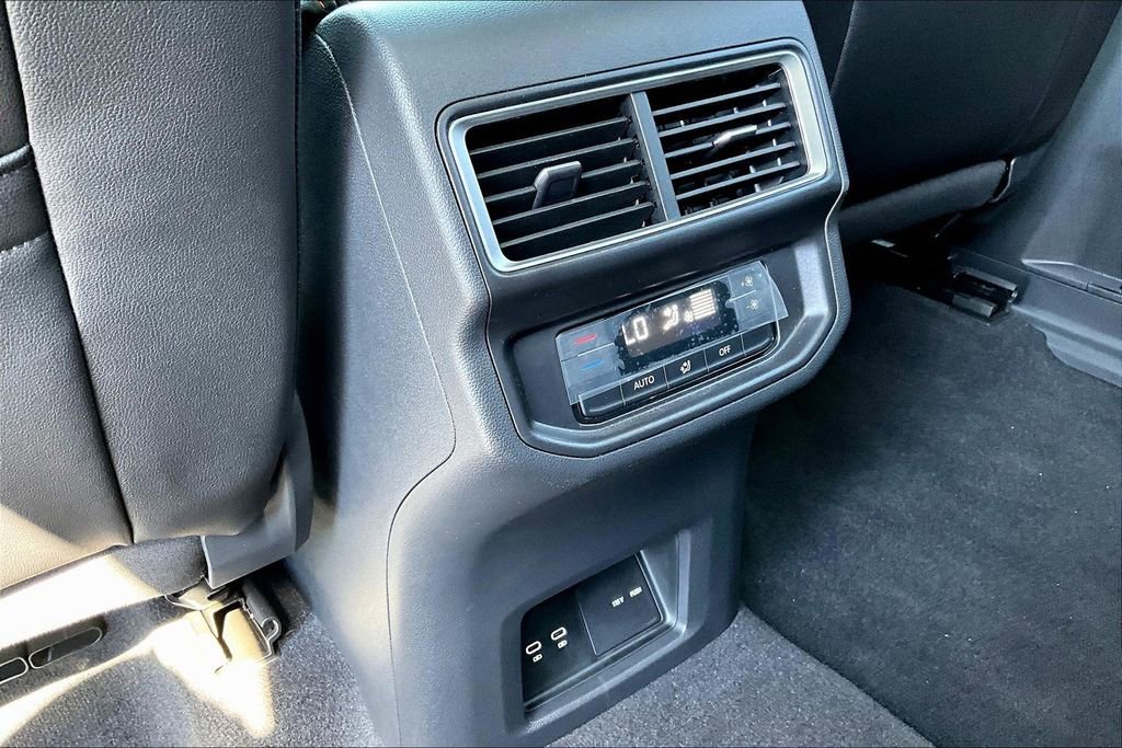 New 2026 Volkswagen Atlas Peak Edition image 9