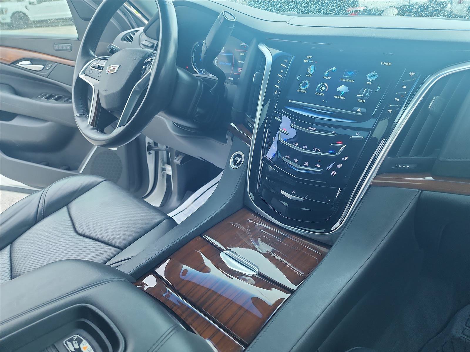 Used 2019 Cadillac Escalade ESV Luxury RWD image 31