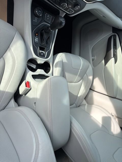 Used 2021 Jeep Cherokee Latitude Lux AWD/4WD image 16