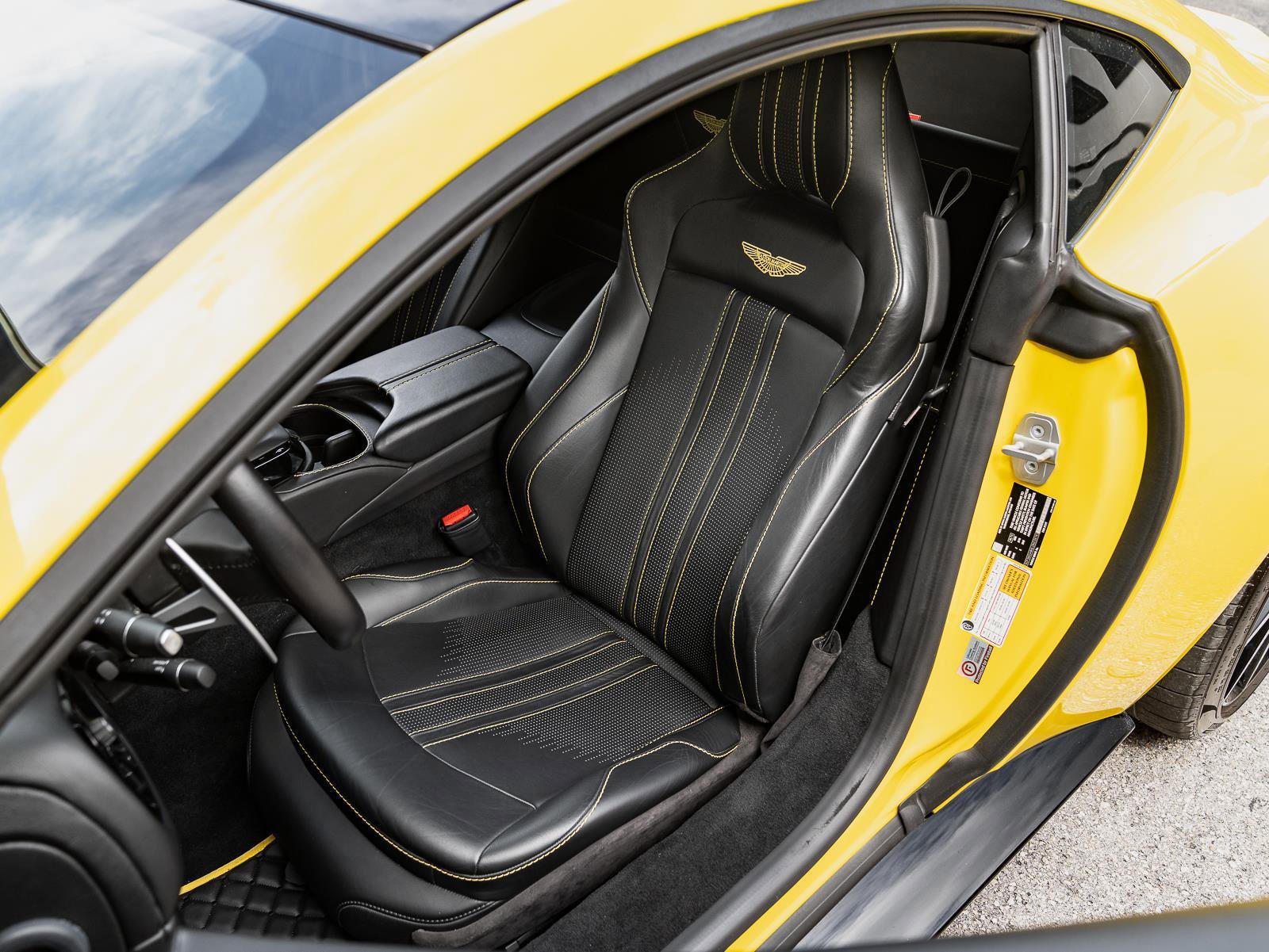 Used 2020 Aston Martin V8 Vantage Coupe image 4
