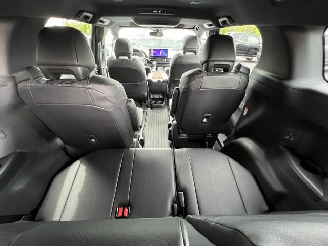 Used 2025 Toyota Sienna Limited AWD/4WD image 16