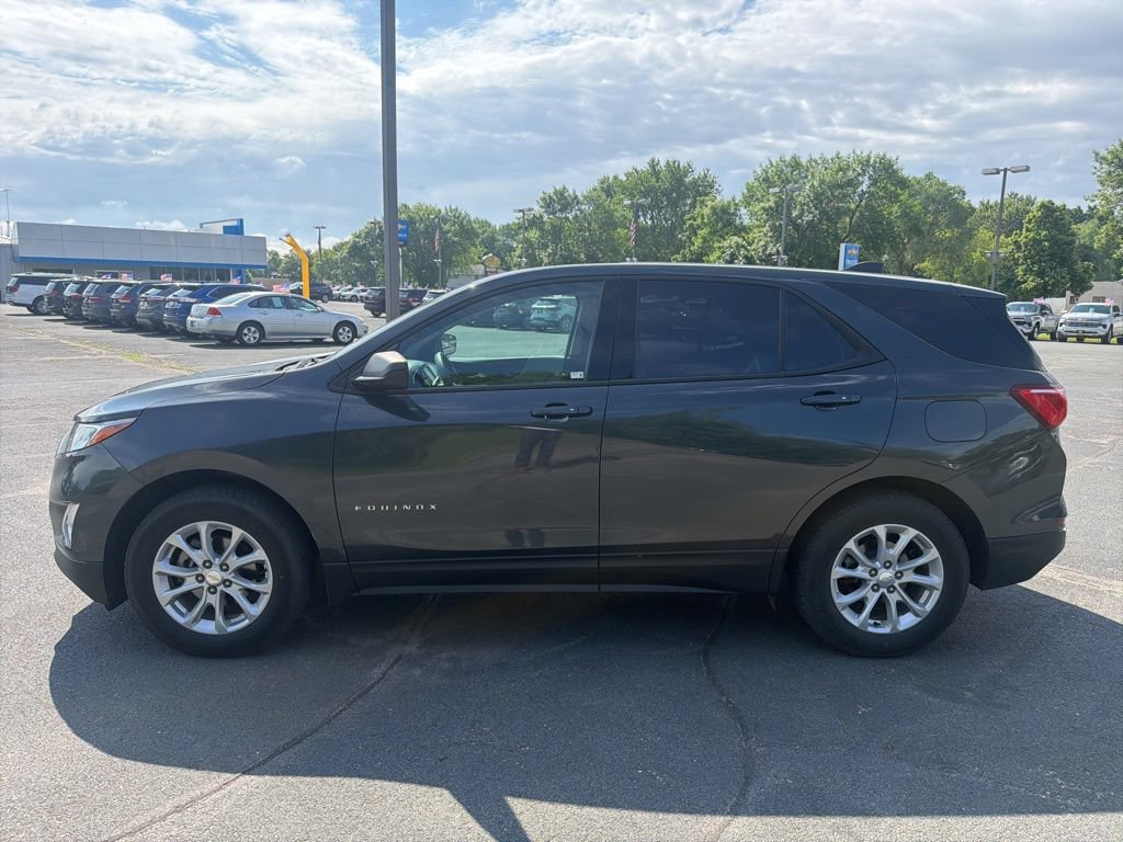 Used 2018 Chevrolet Equinox LS FWD image 2