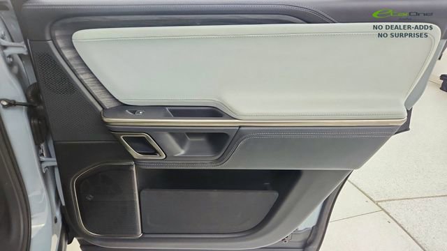 Used 2024 Rivian R1S Adventure AWD/4WD image 28