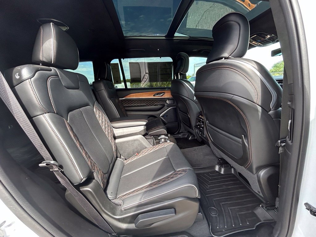 Used 2023 Jeep Grand Cherokee L Summit AWD/4WD image 31