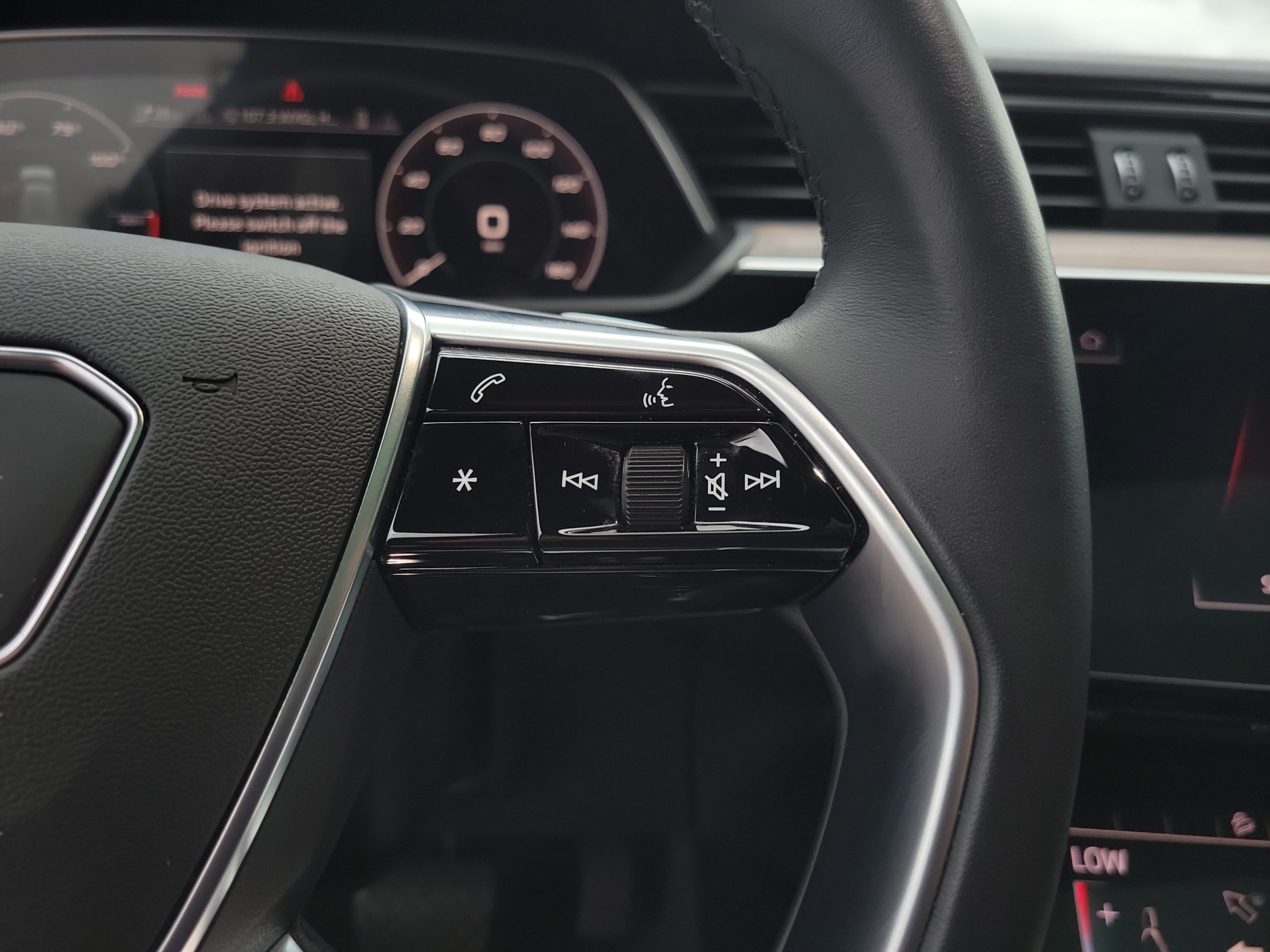 Used 2022 Audi e-tron Premium AWD/4WD image 23