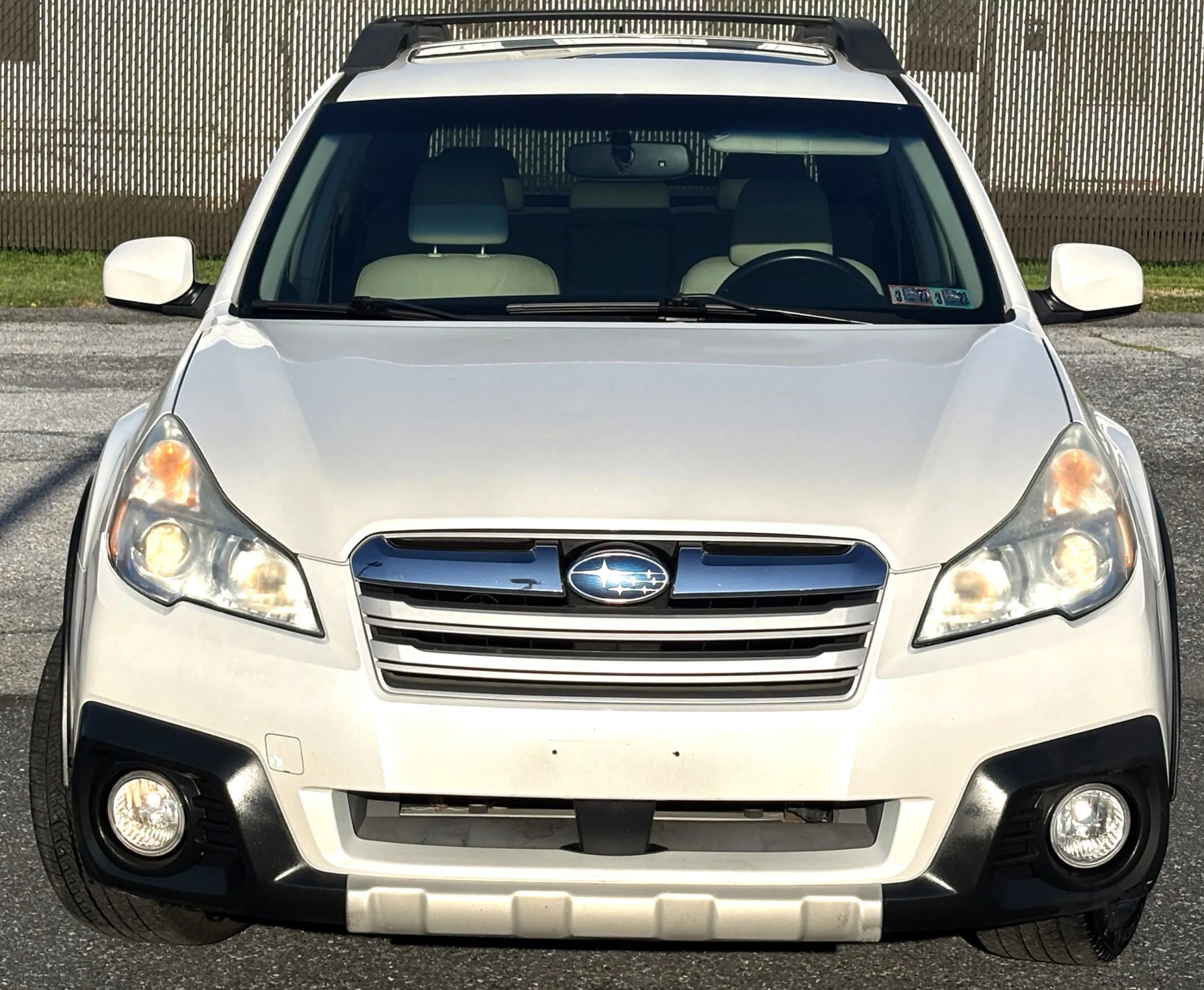 Used 2014 Subaru Outback 2.5i Limited w/ Moonroof Package AWD/4WD image 2