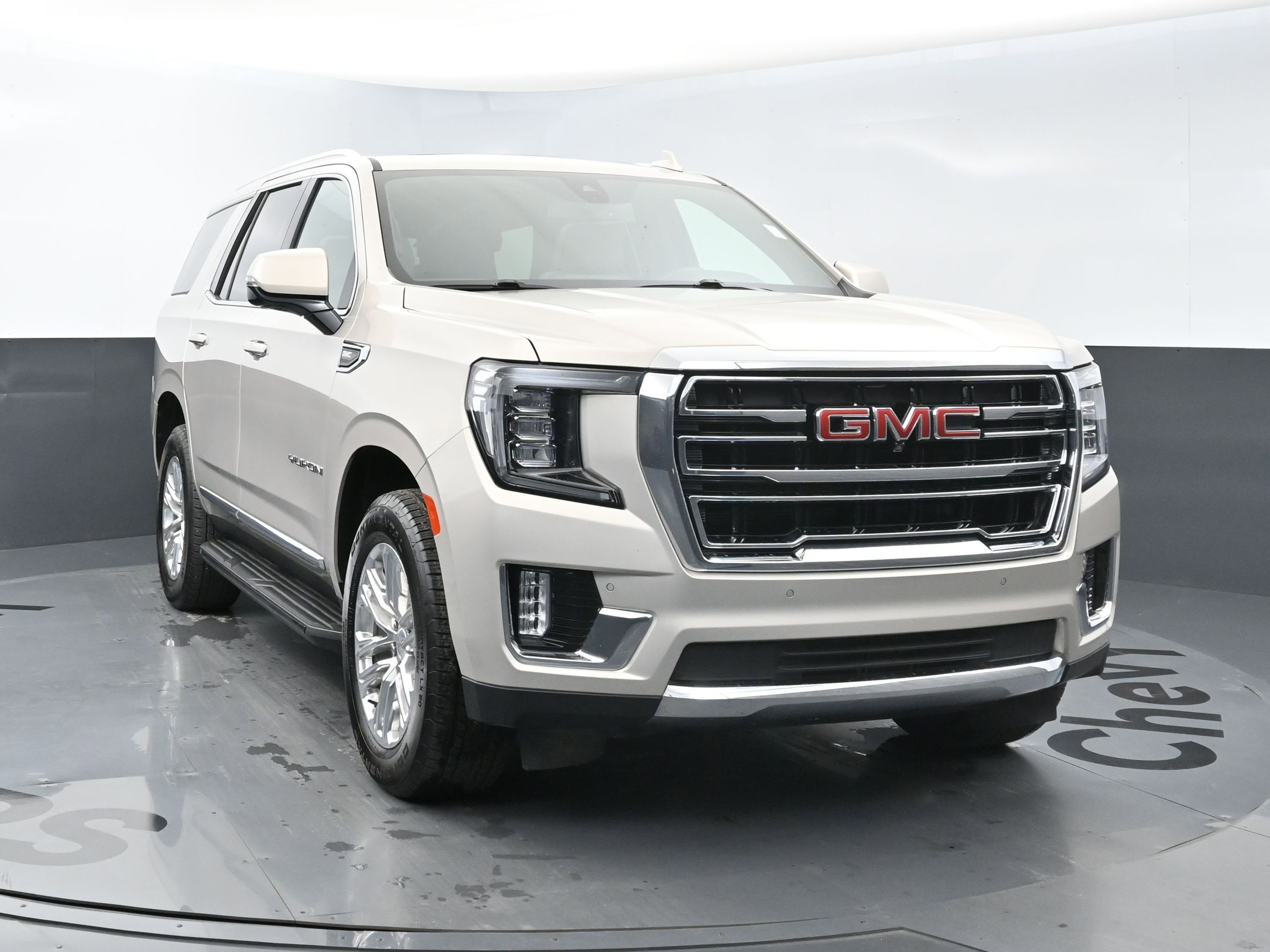 Used 2021 GMC Yukon SLT w/ SLT Premium Package image 3