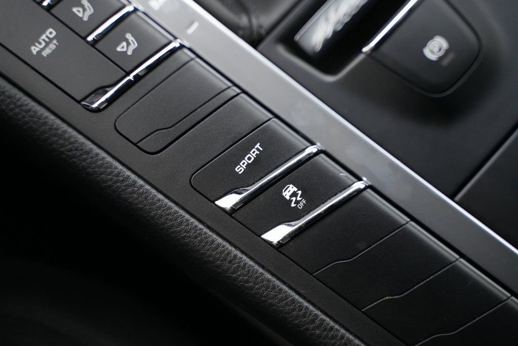 Used 2017 Porsche Macan w/ Driver Memory Package image 43