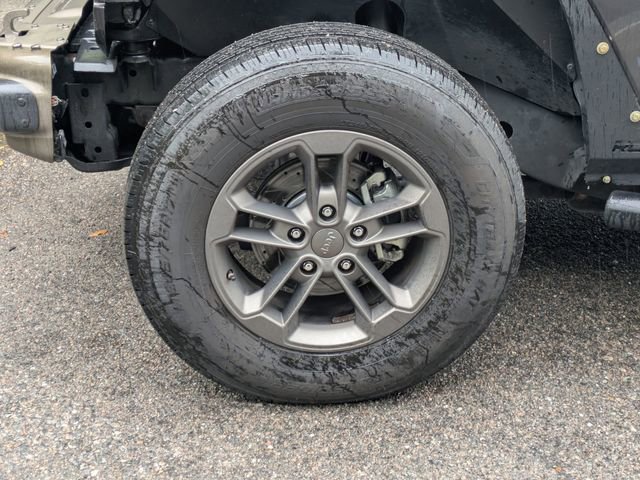 Used 2017 Jeep Wrangler Unlimited Sahara image 25