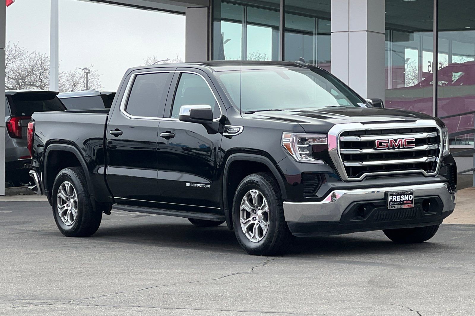 Used 2022 GMC Sierra 1500 SLE image 2