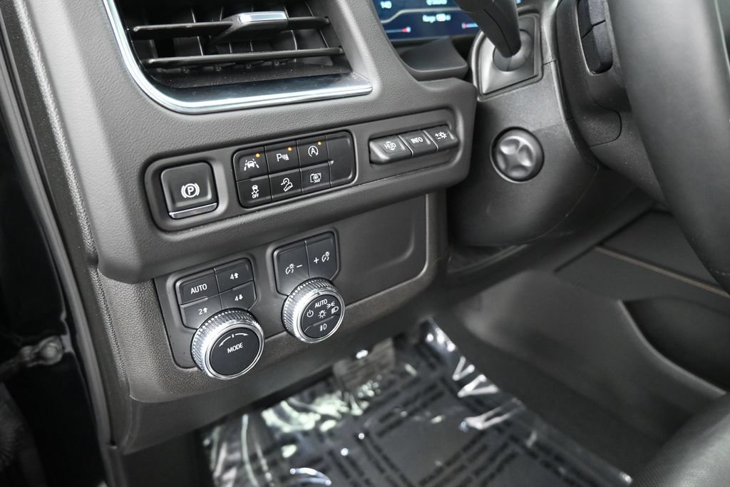 Used 2024 GMC Yukon AT4 w/ AT4 Premium Package AWD/4WD image 31