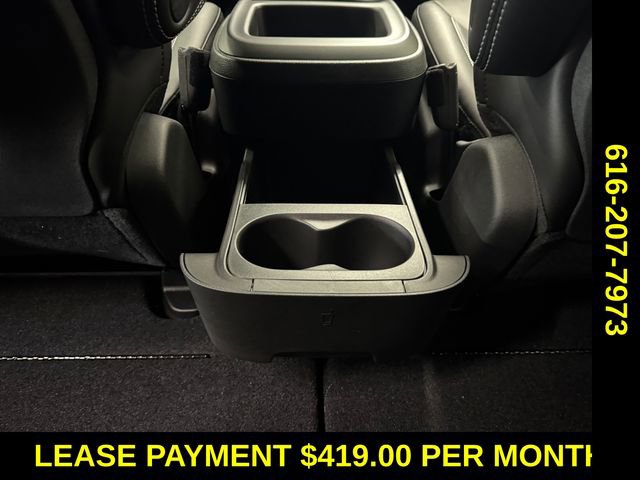 Used 2026 Chrysler Pacifica Select FWD image 17