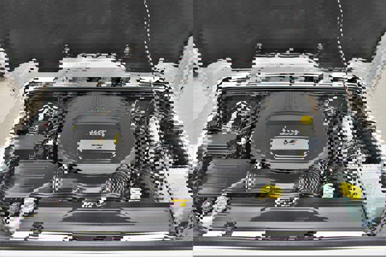 Used 2018 Jeep Wrangler Unlimited Sahara w/ Connectivity Group image 14