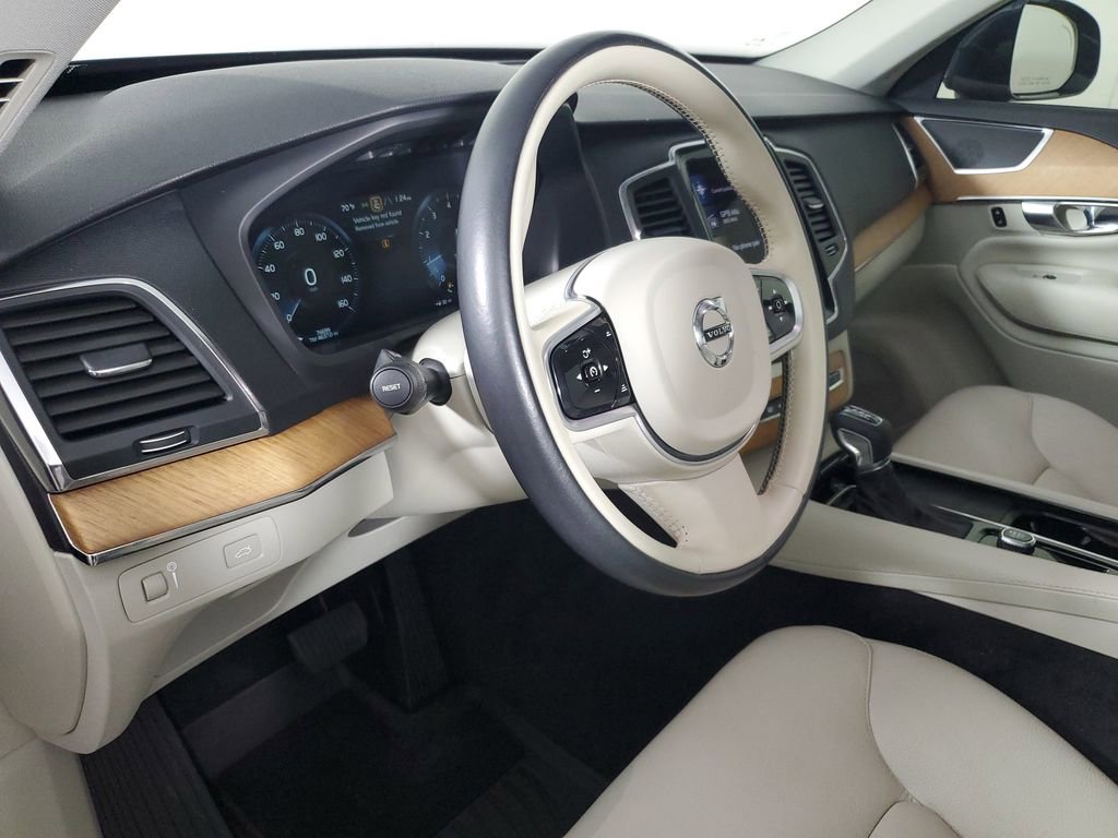 Used 2022 Volvo XC90 T5 Momentum w/ Climate Package FWD image 27