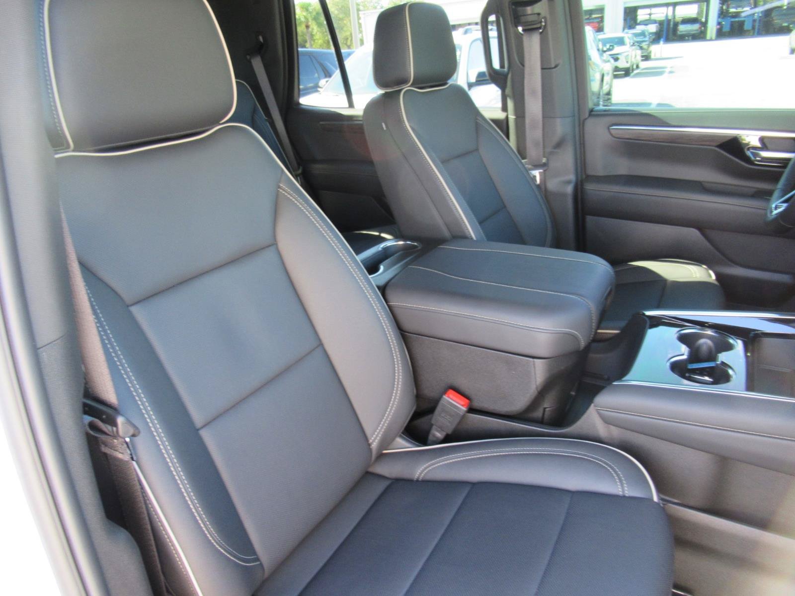 Used 2025 Chevrolet Tahoe Premier w/ Sun And Tow Package AWD/4WD image 10