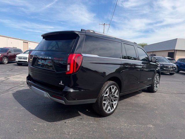 Used 2025 Ford Expedition Max Platinum w/ Platinum Ultimate Package AWD/4WD image 9