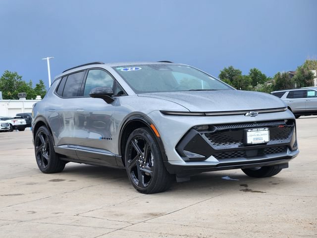 Used 2024 Chevrolet Equinox EV RS FWD image 3