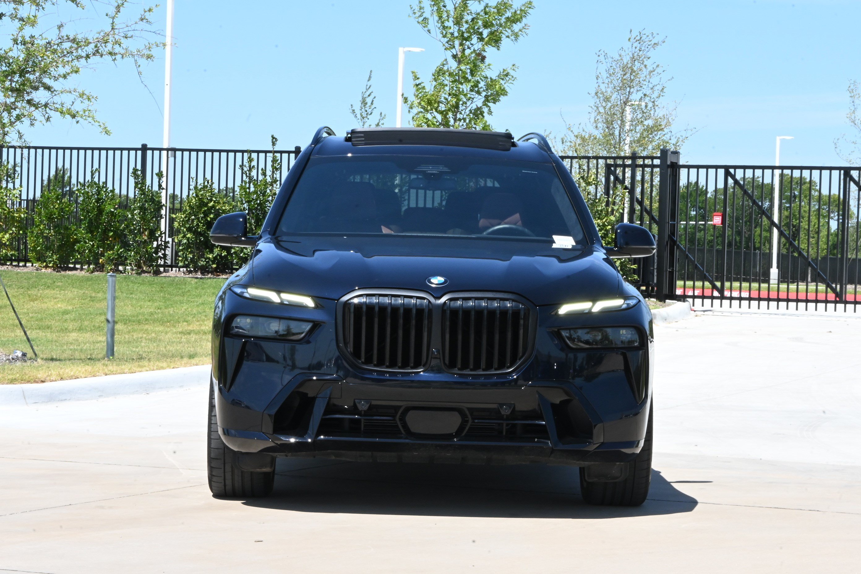Certified 2026 BMW X7 xDrive40i w/ M Sport Package AWD/4WD image 3