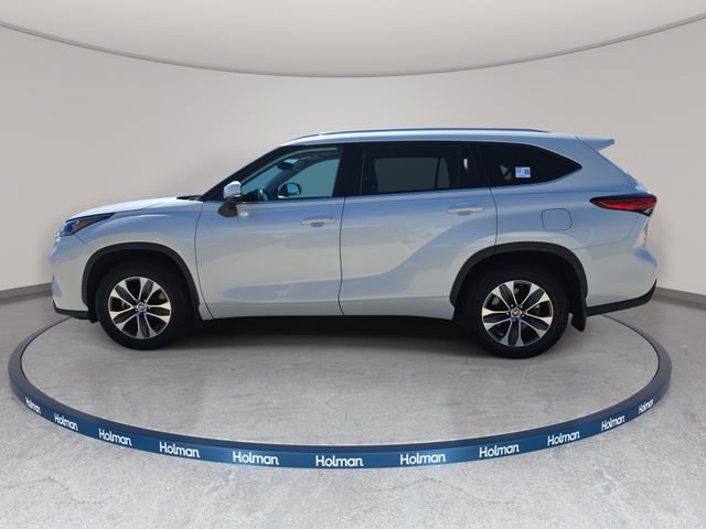Used 2020 Toyota Highlander XLE AWD/4WD image 9