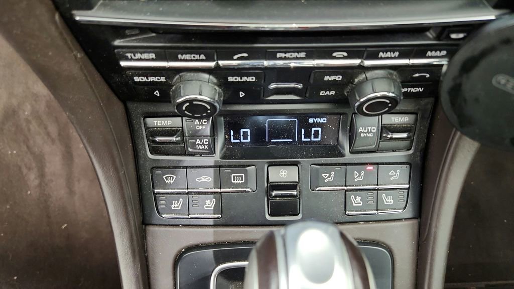 Used 2015 Porsche 911 Turbo image 36