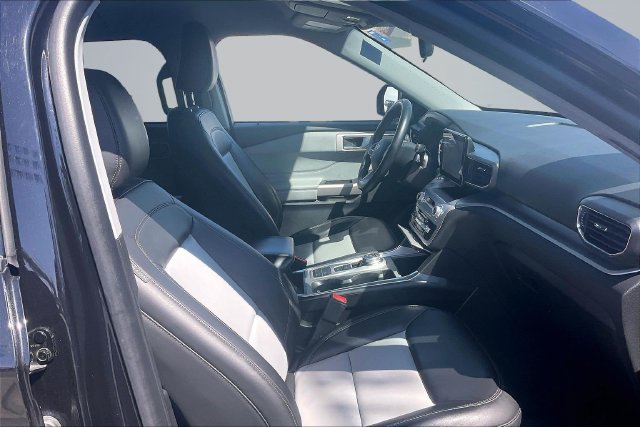 Certified 2023 Ford Explorer XLT w/ Equipment Group 202A RWD image 7