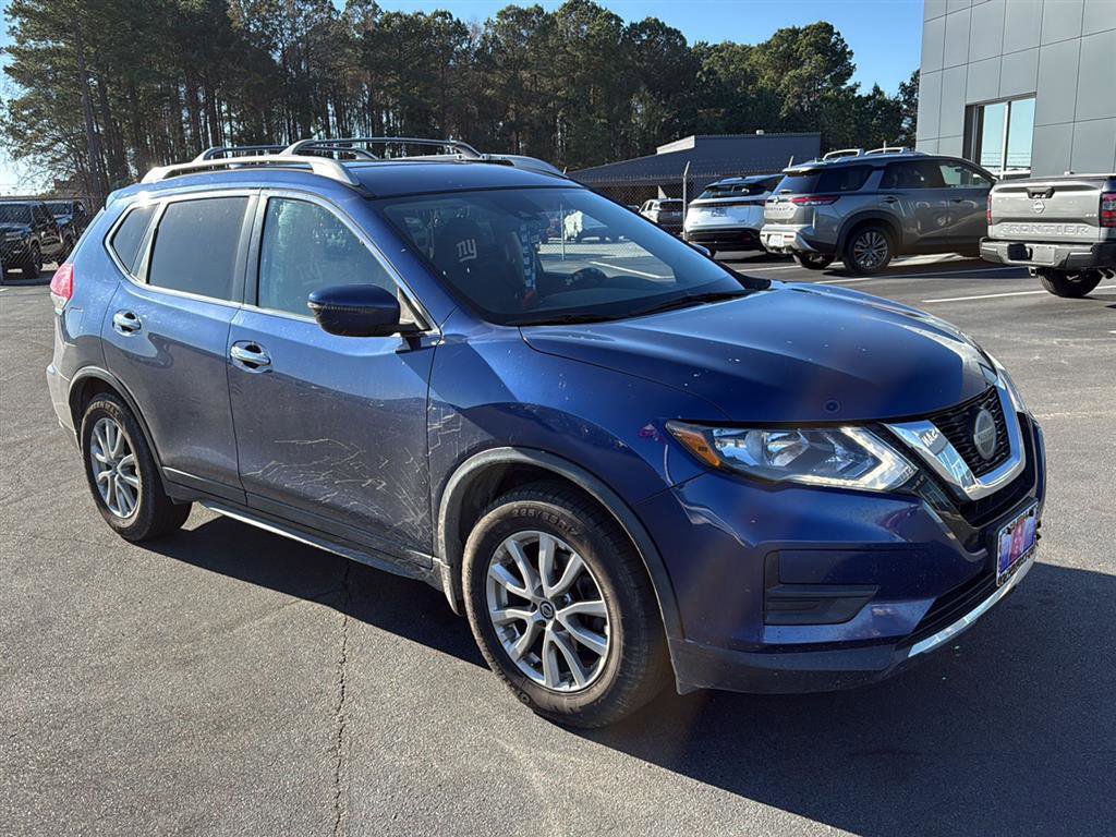 Used 2020 Nissan Rogue SV image 1
