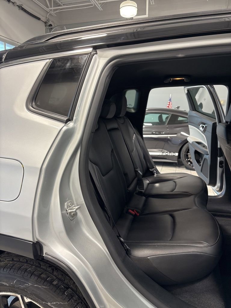 Used 2025 Jeep Compass Limited image 13