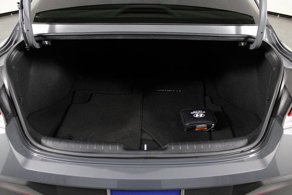 Certified 2025 Hyundai Elantra Sport FWD image 18