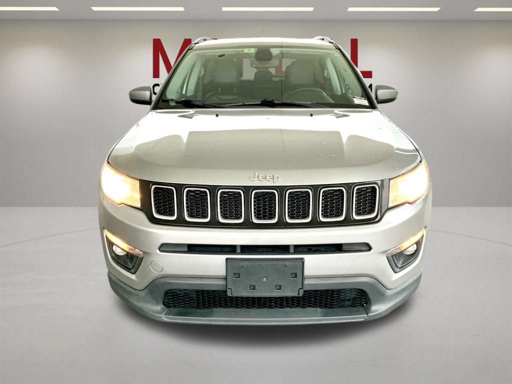 Used 2019 Jeep Compass Latitude w/ Popular Equipment Group AWD/4WD image 2