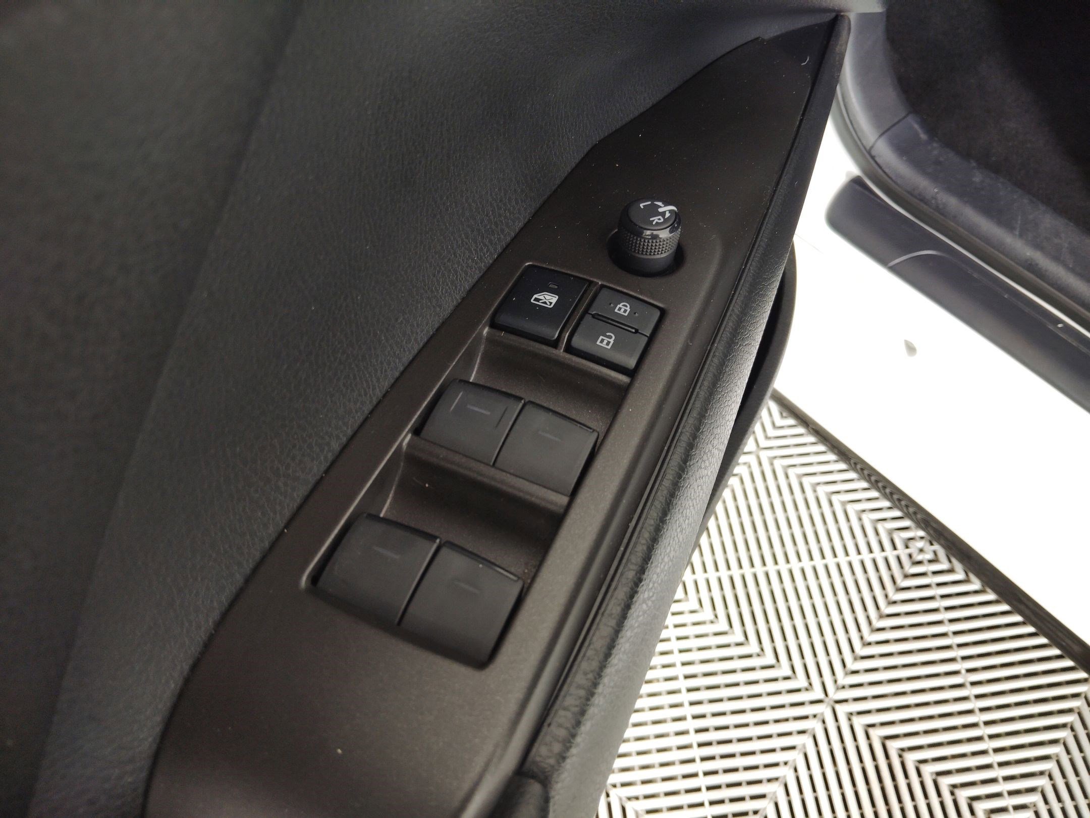 Used 2022 Toyota Camry SE image 23